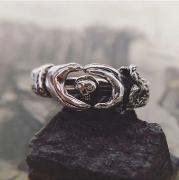 「死と生を想う、メメント・モリ・ジュエリー 」 'Memento Mori Jewellery'