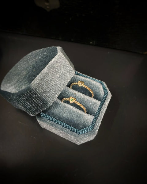 Tiny Heart Ring Gold with Emerald