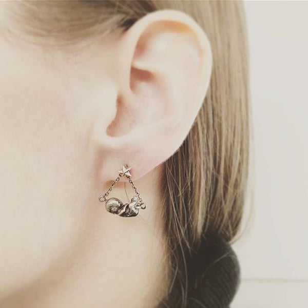 MOMOCREATURA Baby & Star Swinging Earrings Silver