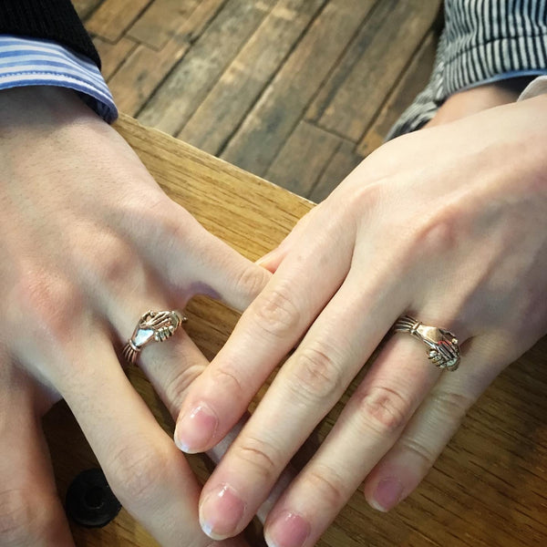 Fede Ring 9k Yellow Gold with Emerald