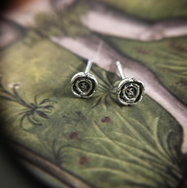 MOMOCREATURA Baby Skull in Rose Earrings Silver