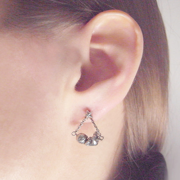 MOMOCREATURA baby and star swinging earrings oxidised silver
