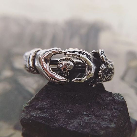 fede ring skull diamonds