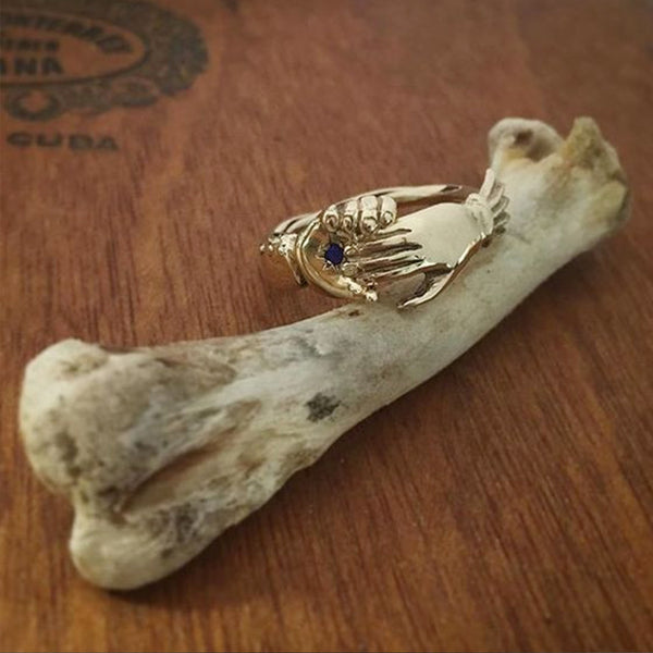 Fede Ring 9k Yellow Gold with Sapphire