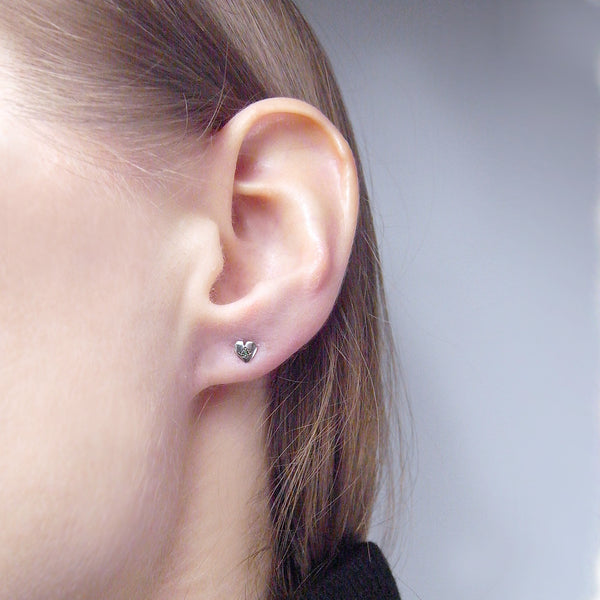 tiny heart stud earrings star set emerald