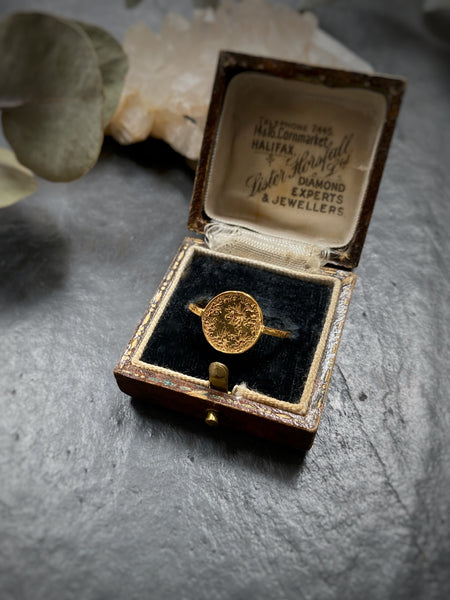 Moon disc ring gold