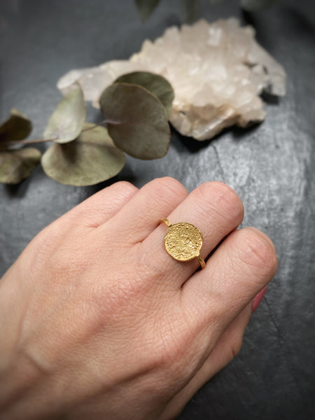Moon disc ring gold