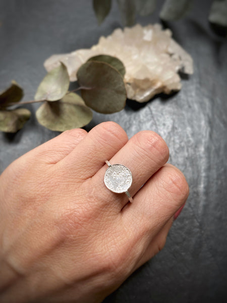 Moon disc ring silver