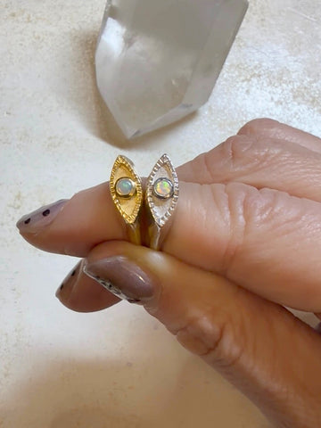 Eye signet ring Opal