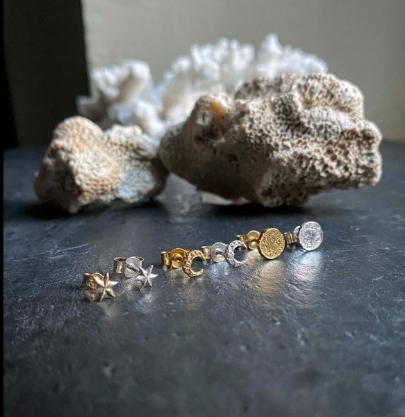 Mini moon disc studs