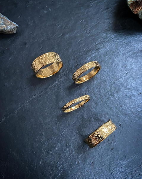 Moon crater ring 4mm 9k gold