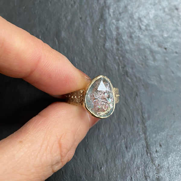 Rainbow, salt & pepper aquamarine 9ct gold ring - large