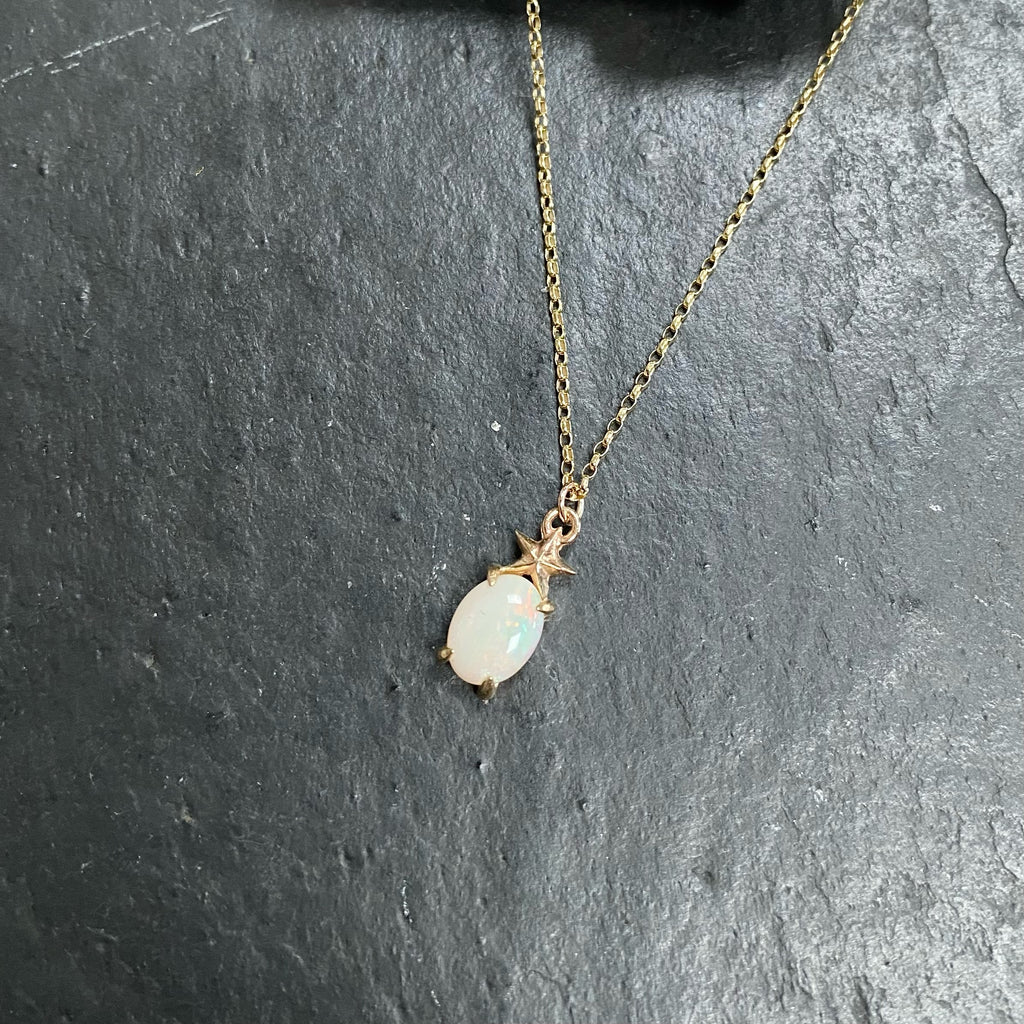 Star opal 9ct gold pendant necklace