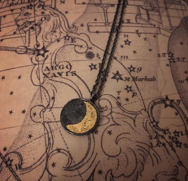 Moon disc necklace gold x black