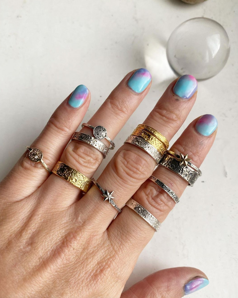 Moon crater ring 4mm 9k gold