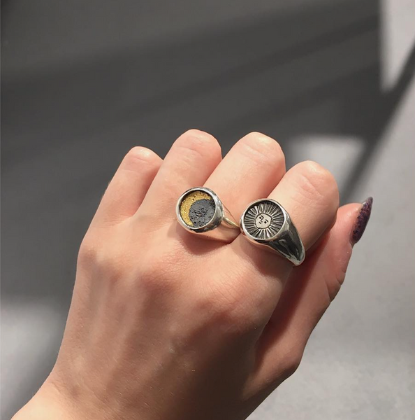 Moon signet ring gold x black