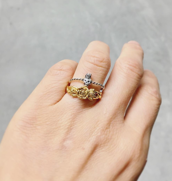MOMOCREATURA Baby Skull in Rose Ring Gold