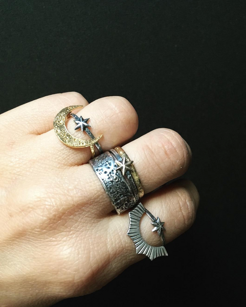 Moon crater ring 2.5 mm 9k gold