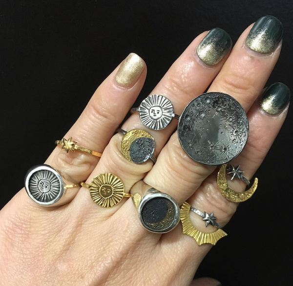 Moon signet ring gold x black