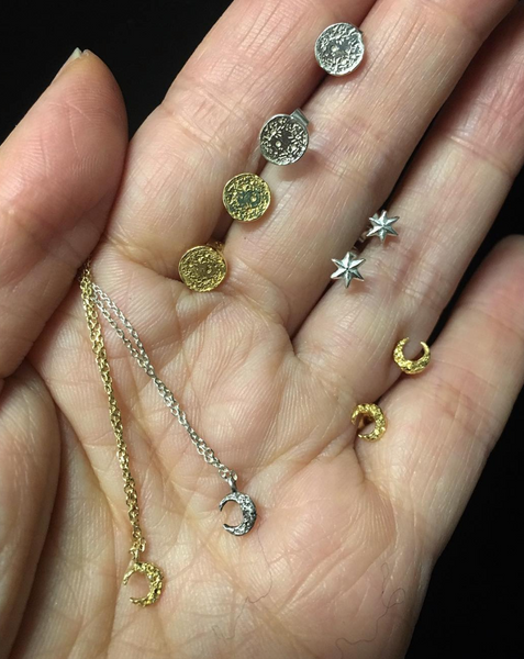 Mini moon disc studs gold