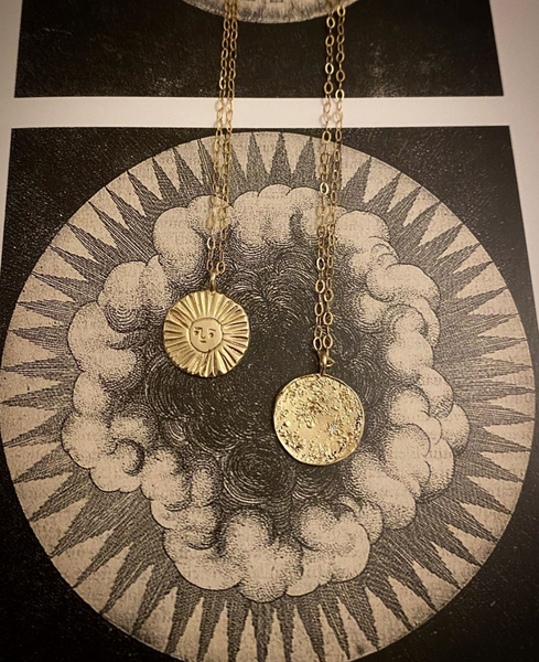 Sun disc necklace 9k gold