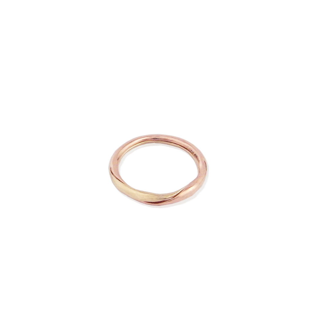 MOMOCREATURA bi-colour 9k gold gimmel ring