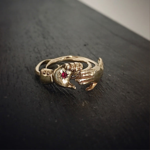 Fede Ring 9k Yellow Gold with Ruby