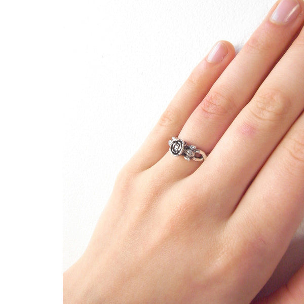 MOMOCREATURA Baby Skull in Rose Ring Silver on Model